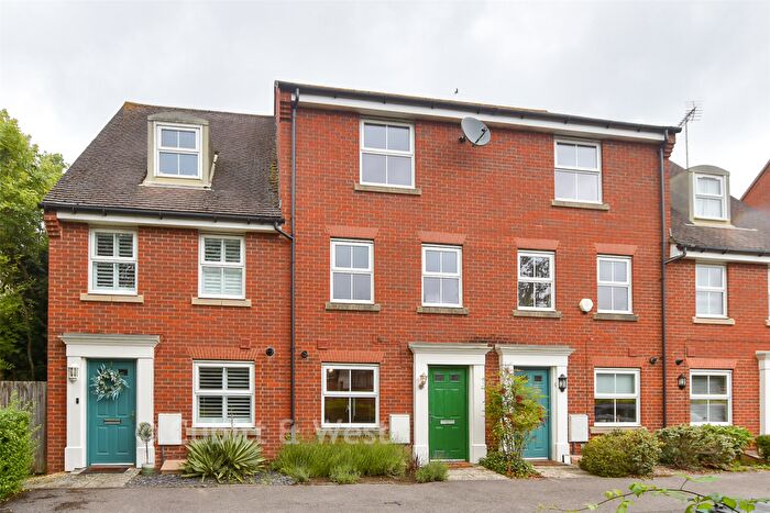 4 Bedroom Town House For Sale In Hazelwick Mews, Crawley, West Sussex, RH10