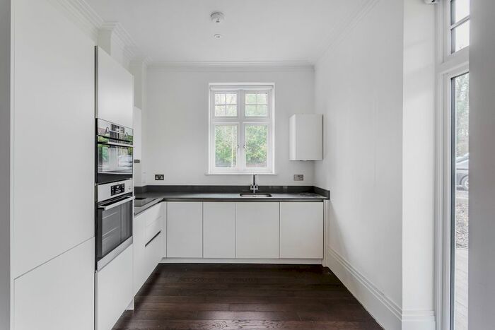 1 Bedroom Flat To Rent In Ref: Se - Horsehill, Norwood Hill, RH6