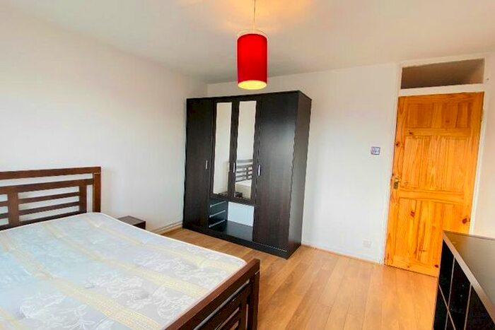 4 Bedroom Town House To Rent In Templeton Close, Dalston, Hackney, London, N16