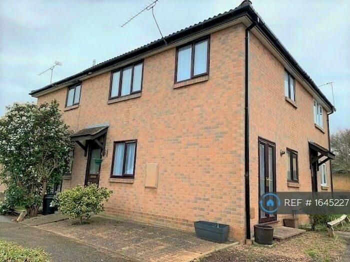 2 Bedroom Terraced House To Rent In Swallow Way, Wokingham, RG41