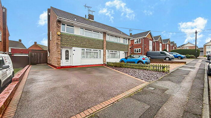 3 Bedroom Semi Detached House For Sale In Pembury Way, Rainham, Gillingham, ME8