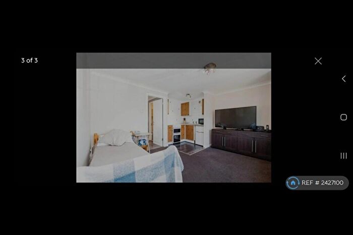 Studio To Rent In Greenfield Road, Dagenham, RM9