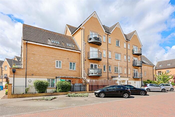 1 Bedroom Flat For Sale In , Varcoe Gardens, Hayes, UB3