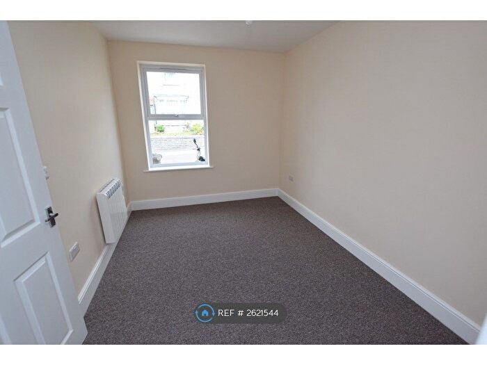 1 Bedroom Flat To Rent In Vestry Road, Street, BA16