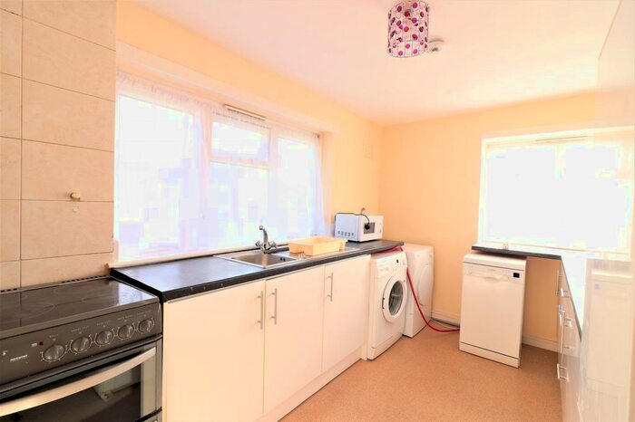 3 Bedroom Flat To Rent In Fir Tree Gardens, Croydon CR0