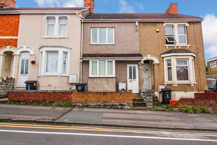 2 Bedroom Terraced House To Rent In Crombey Street, Swindon, SN1