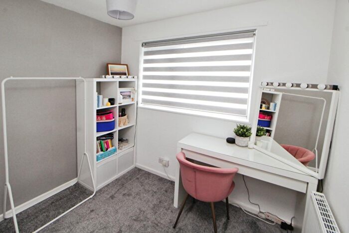 3 Bedroom Terraced House For Sale In Bakewell Lea, Glossop, Derbyshire, SK13
