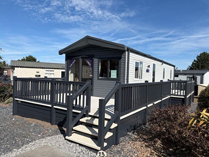 2 Bedroom Mobile/park Home For Sale In Aberconwy Park, North Wales, LL32