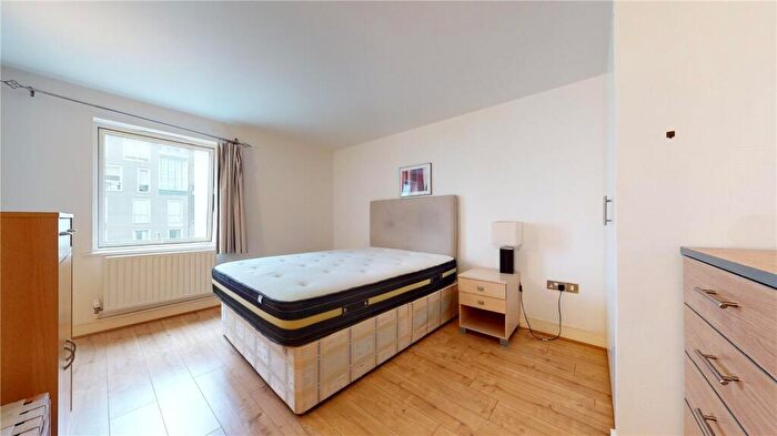 1 Bedroom Flat To Rent In Gainsborough House, Cassilis Road, E14