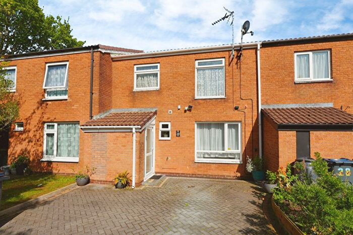 4 Bedroom Terraced House For Sale In Longford Close, Birmingham, B32