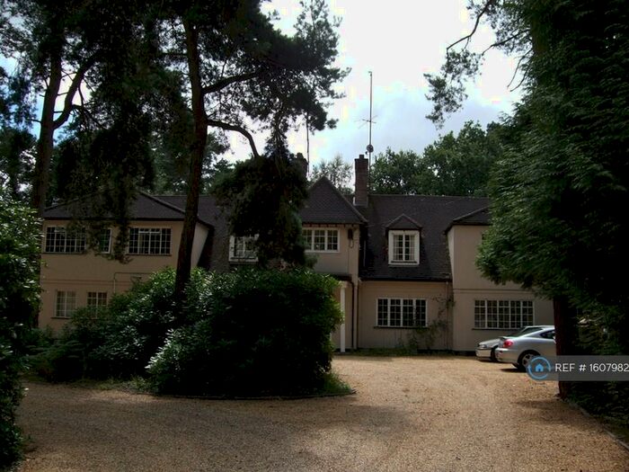 1 Bedroom Flat To Rent In Lakeside, Finchampstead, Wokingham, RG40