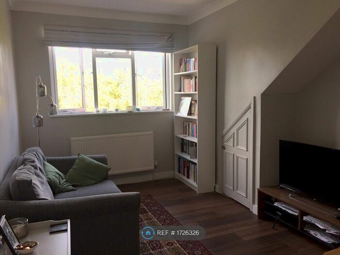 1 Bedroom Flat To Rent In Raynes Park, London, SW20