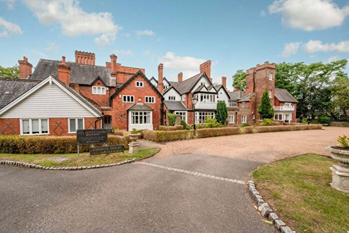 3 Bedroom Flat To Rent In Devey Close, Coombe, Kingston Upon Thames, KT2