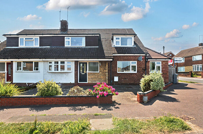 5 Bedroom Semi-Detached House For Sale In Dalling Drive, Houghton Regis, Dunstable, LU5