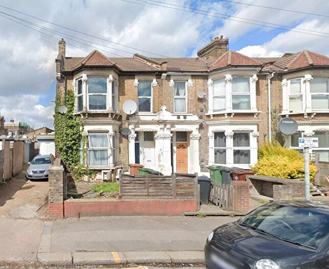 2 Bedroom Flat To Rent In Grove Green Road, London, E11