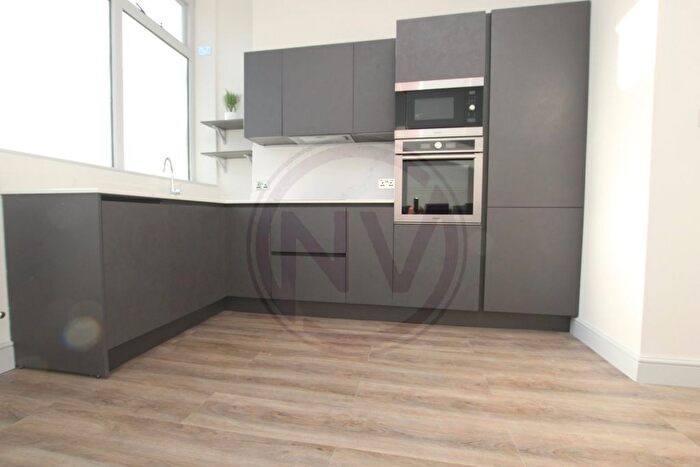 2 Bedroom Flat To Rent In Hanley Road, London, N4