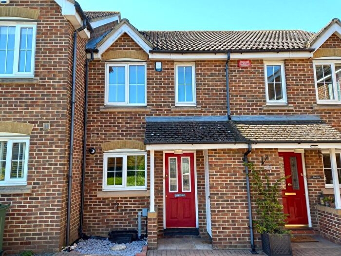 2 Bedroom Property To Rent In Moore Close, Dartford, DA2