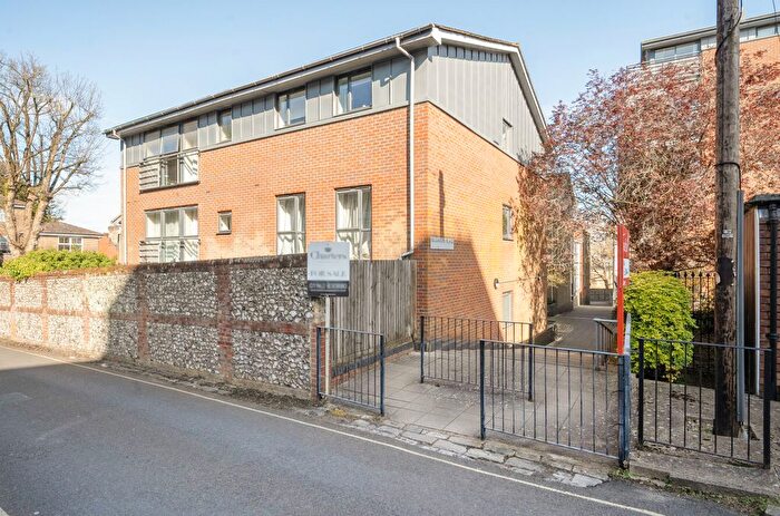 2 Bedroom Flat For Sale In Belgarum Place, Staple Gardens, Winchester, SO23