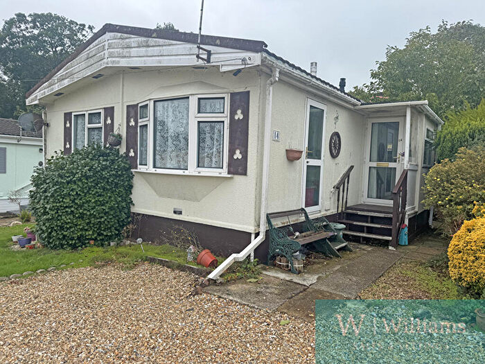 1 Bedroom Park Home For Sale In Fernhill Park, Wootton Bridge, Ryde, Isle Of Wight, PO33
