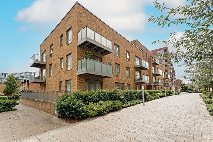2 Bedroom Flat To Rent In Bath House Court, Smithfield Square, Hornsey, N8