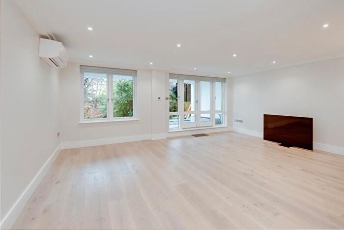 3 Bedroom Flat To Rent In Kidderpore Avenue, Hampstead, NW3