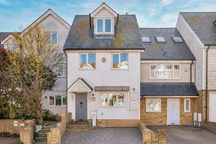 4 Bedroom Detached House For Sale In Percy Avenue, Broadstairs, Kent, CT10