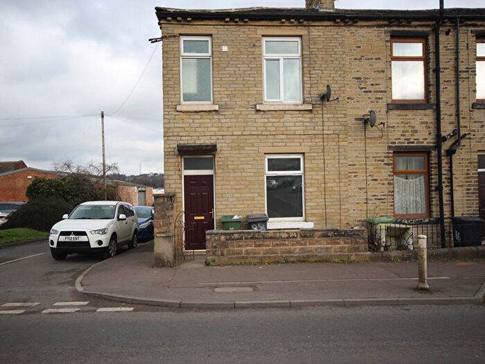 1 Bedroom House To Rent In Bradford Road, Cleckheaton, West Yorkshire, BD19