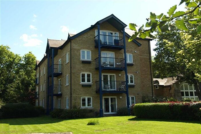 2 Bedroom Apartment To Rent In Pump House Close, BR2