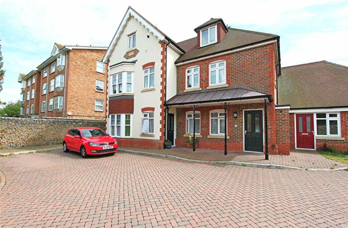 3 Bedroom Flat To Rent In Shelley Road, Worthing, West Sussex, BN11
