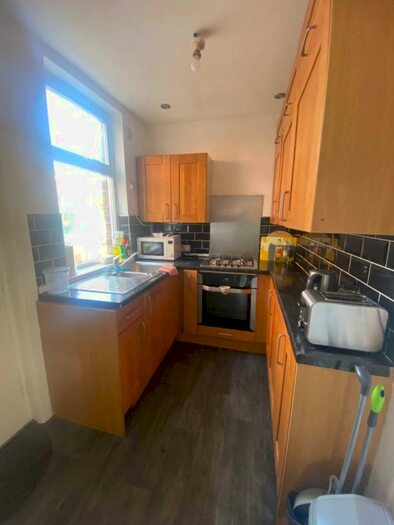 3 Bedroom Semi-Detached House To Rent In Heyscroft Road, Withington, M20