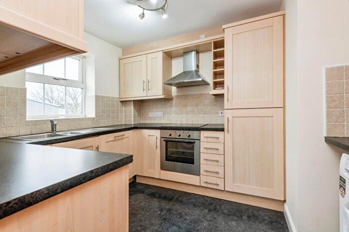 2 Bedroom Flat To Rent In Choumert Road, London, SE15