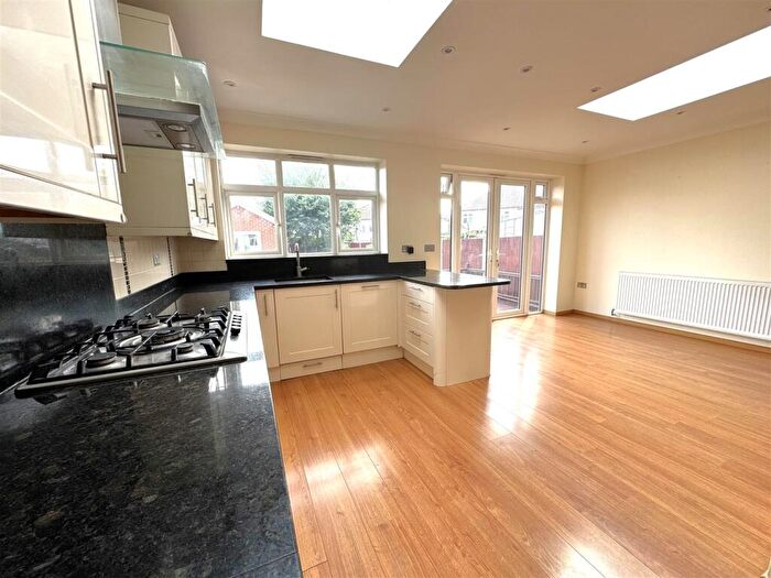 4 Bedroom Semi Detached House To Rent In Sheridan Road, Bexleyheath, DA7