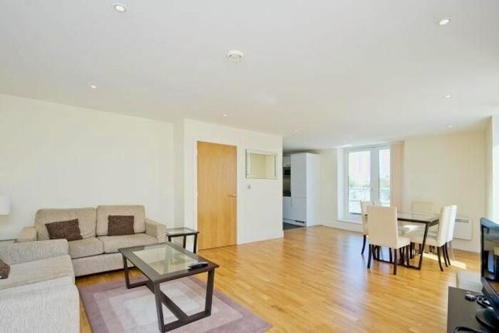 3 Bedroom Flat To Rent In Drayton Park, Highbury, London, N5