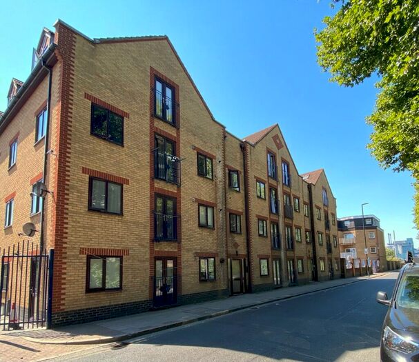 1 Bedroom Flat To Rent In Albert Road, London, E16