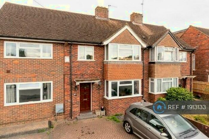 3 Bedroom Terraced House To Rent In Sunbury Lane, Surrey, KT12