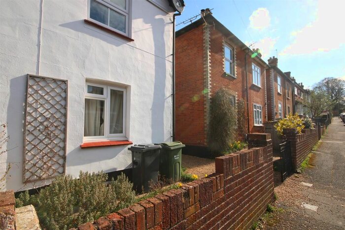 1 Bedroom Flat To Rent In High Path Road, Guildford, GU1