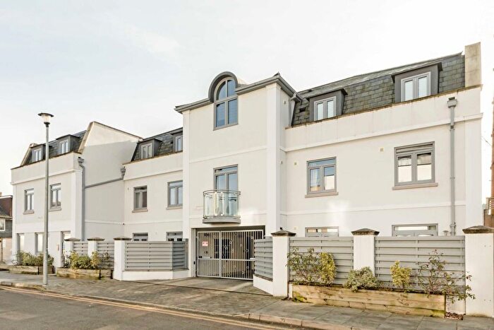 1 Bedroom Flat For Sale In Pouparts Place, Twickenham, TW2