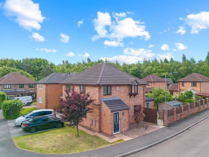 4 Bedroom Detached House For Sale In Silkstone Close, Tankersley, Barnsley, S75