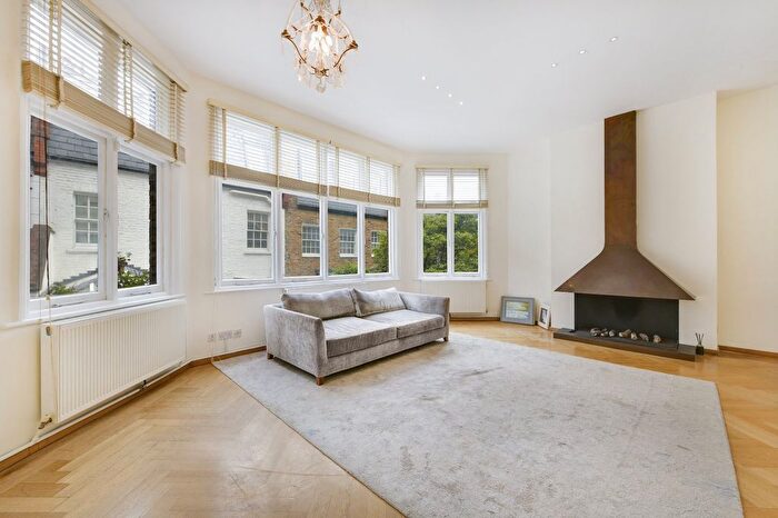 2 Bedroom Flat To Rent In Cadogan Place, Knightsbridge, SW1X