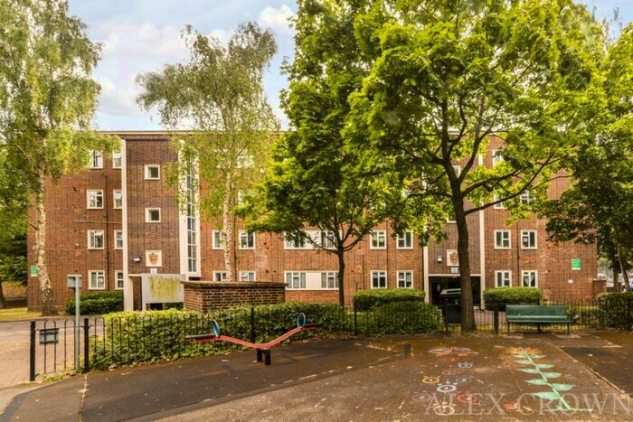 3 Bedroom Flat To Rent In Sussex Close, Sussex Way, Archway, N19