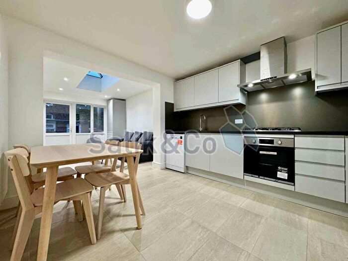 4 Bedroom Terraced House To Rent In Swanfield Street, London, E2