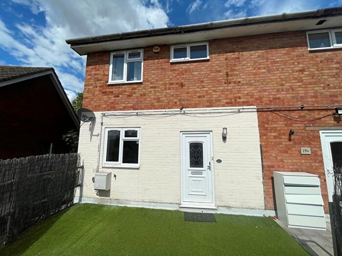 2 Bedroom Maisonette For Sale In The Parade, Bourne End, SL8