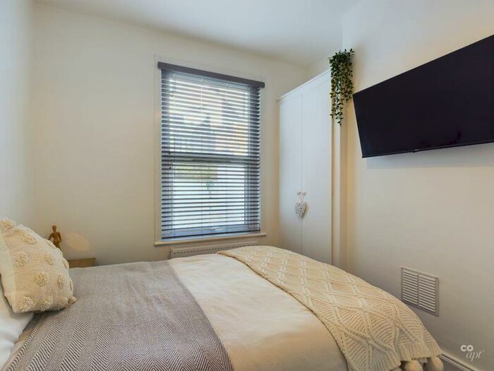 2 Bedroom Flat To Rent In Viaduct Road, Brighton, BN1