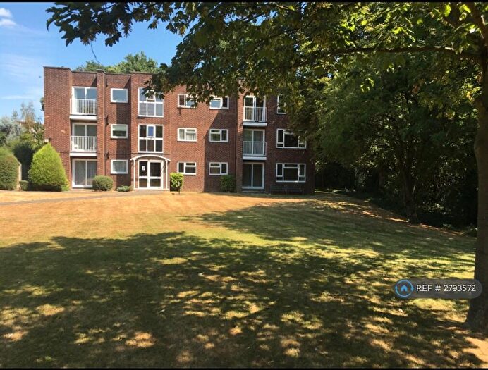 2 Bedroom Flat To Rent In Snaresbrook, London, E11