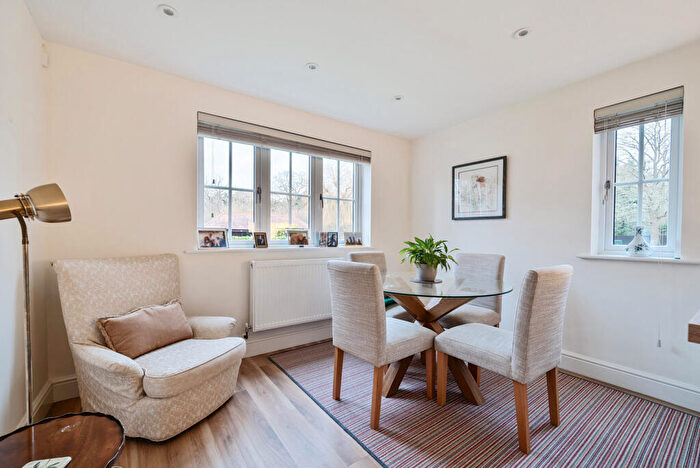 2 Bedroom Apartment For Sale In Broadcommon Road, Hurst, Reading, Berkshire, RG10