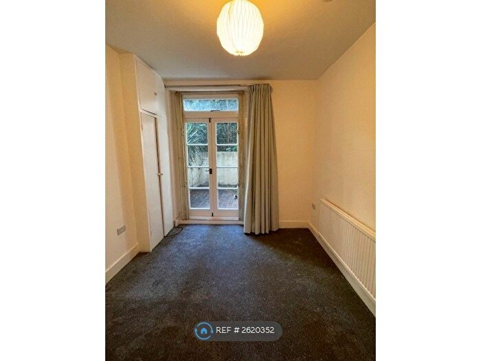 2 Bedroom Flat To Rent In Perham Rd, London, W14