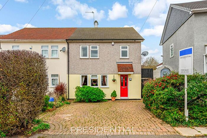 3 Bedroom End Of Terrace House For Sale In Grosvenor Drive, Loughton, IG10