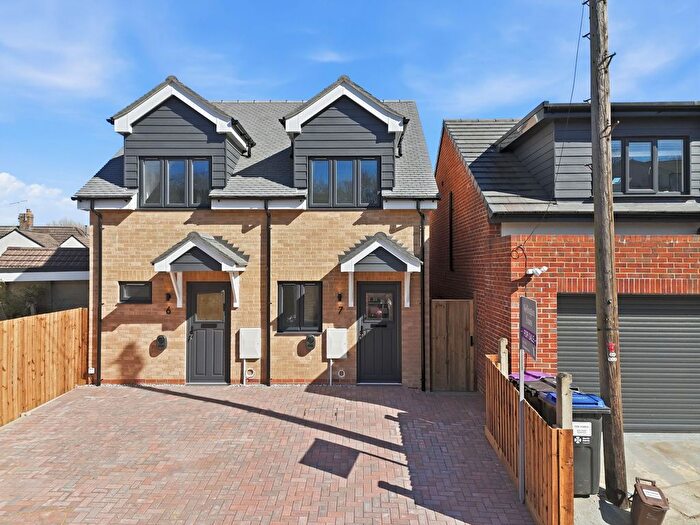 2 Bedroom Semi Detached House For Sale In Cooks Way, Hitchin, SG4