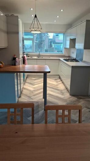 3 Bedroom Detached Bungalow To Rent In Wincote Drive, Tettenhall Wood, Wolverhampton, WV6