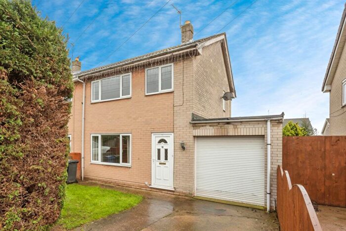 3 Bedroom Semi Detached House For Sale In Gresley Avenue, Bawtry, Doncaster, DN10